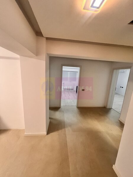 Vanzare apartament 3 camere Decebal, metrou, parking